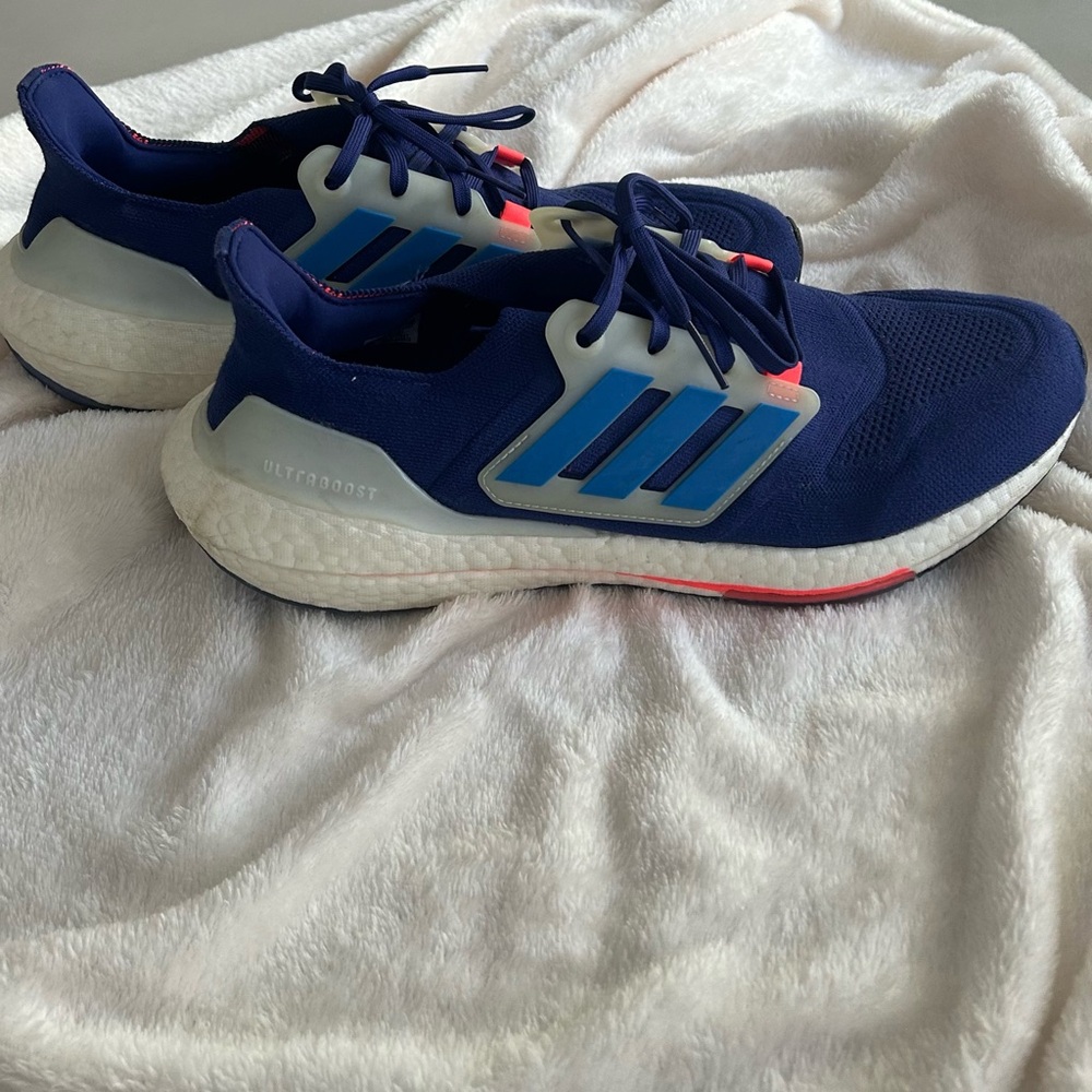 Adidas Men’s Ultraboost Blue and White Sneakers Size 12.5 - Picture 5 of 13